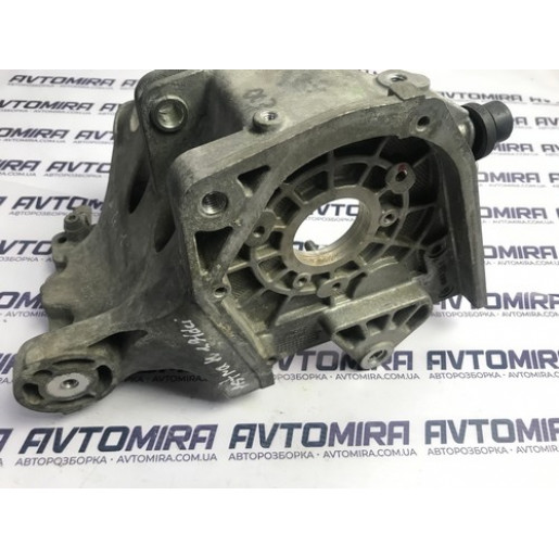 Кронштейн топливного насоса тнвд Opel Astra H 1.9 СDTI 2004-2010 55187918